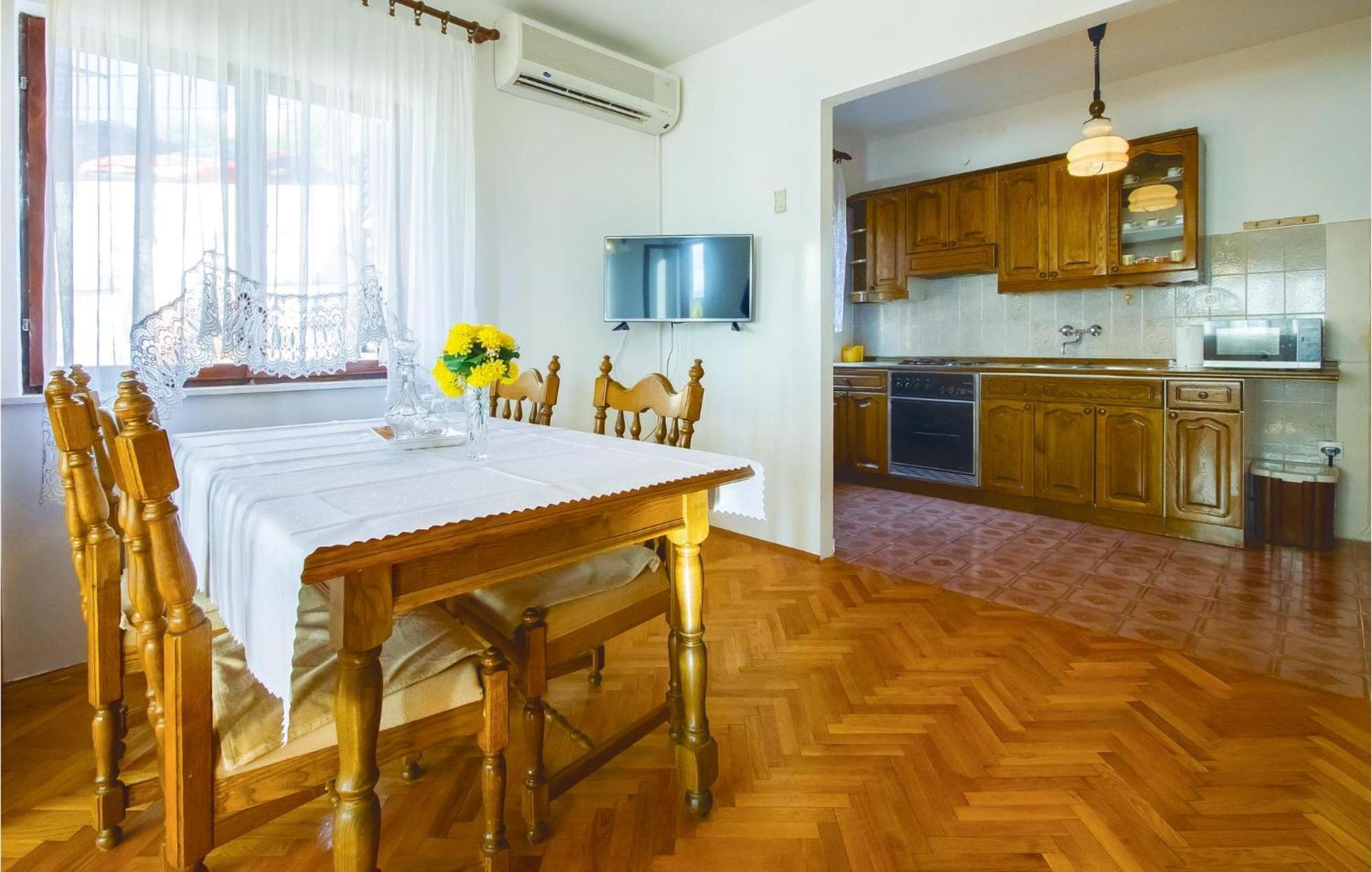 Lovely Apartment In Podstrana With Kitchen 외부 사진