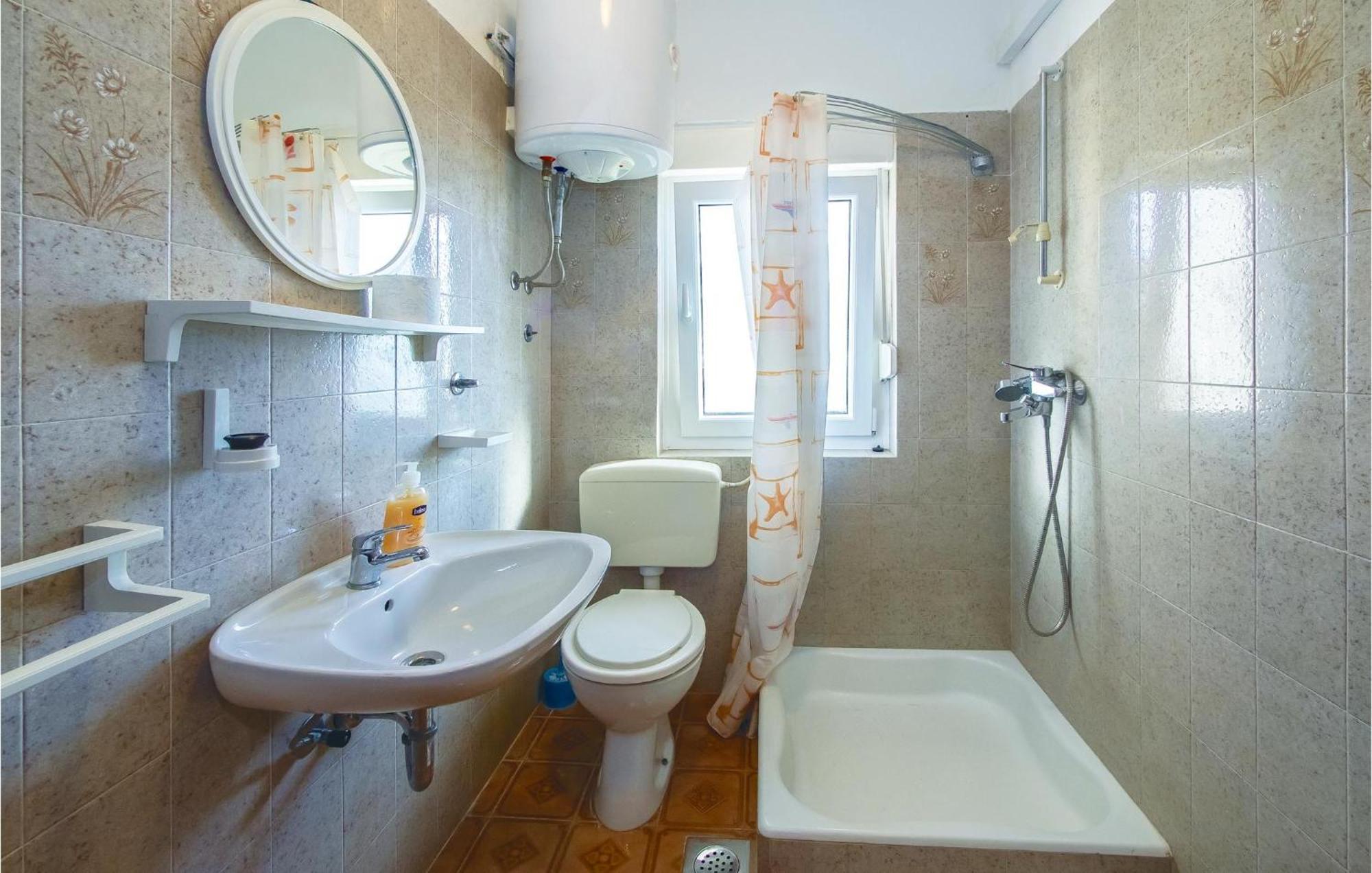 Lovely Apartment In Podstrana With Kitchen 외부 사진