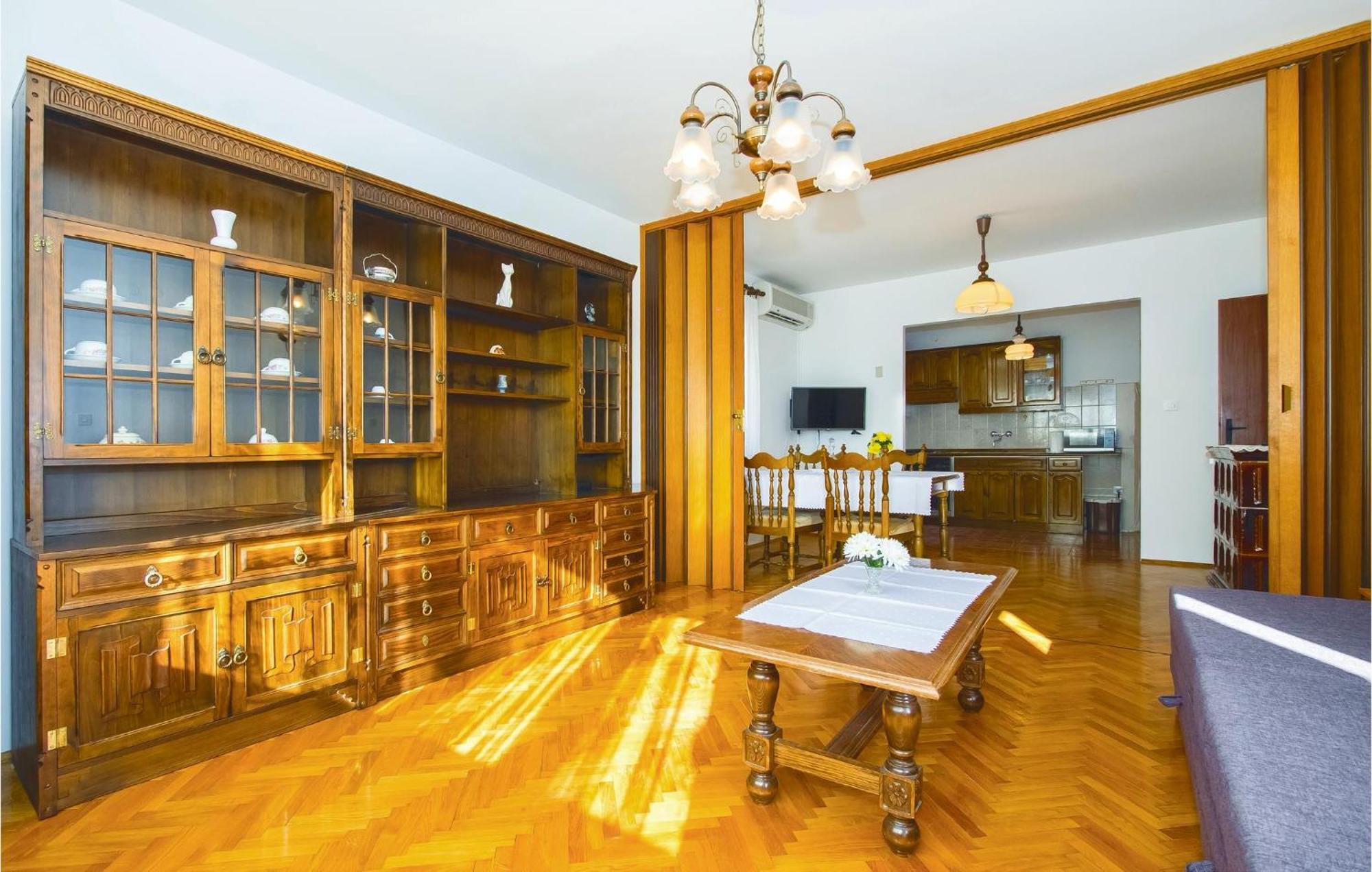Lovely Apartment In Podstrana With Kitchen 외부 사진